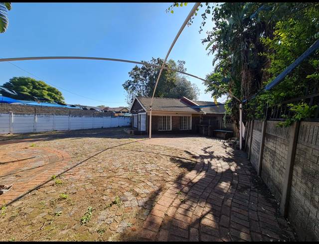 266M² BUILDING FOR SALE IN RUSTENBURG CENTRAL
